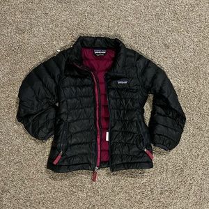 Patagonia Jacket. Size xs. My lil sister just grew out of it. Perfect condition